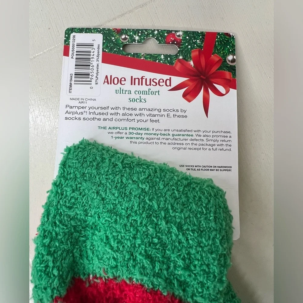 Brand New-Airplus Aloe Infused Gingerbread Man Socks
